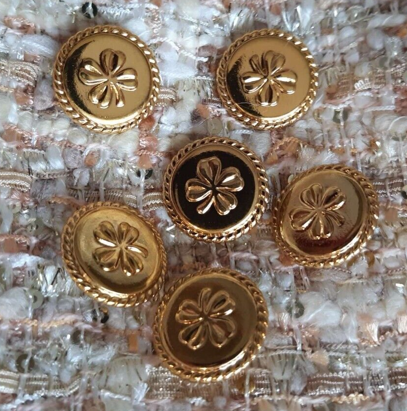 CHANEL ヴィンテージ ボタン ゴールド クローバー Chanel Authentic Gold Tone Vintage Clover Buttons Set Of 6