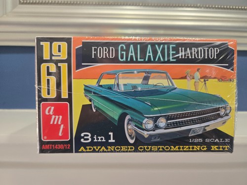 AMT 1961 Ford Galaxie Hardtop 3-In-1 - 1:25 Scale Plastic Model Car Kit 1430 - Picture 2 of 3