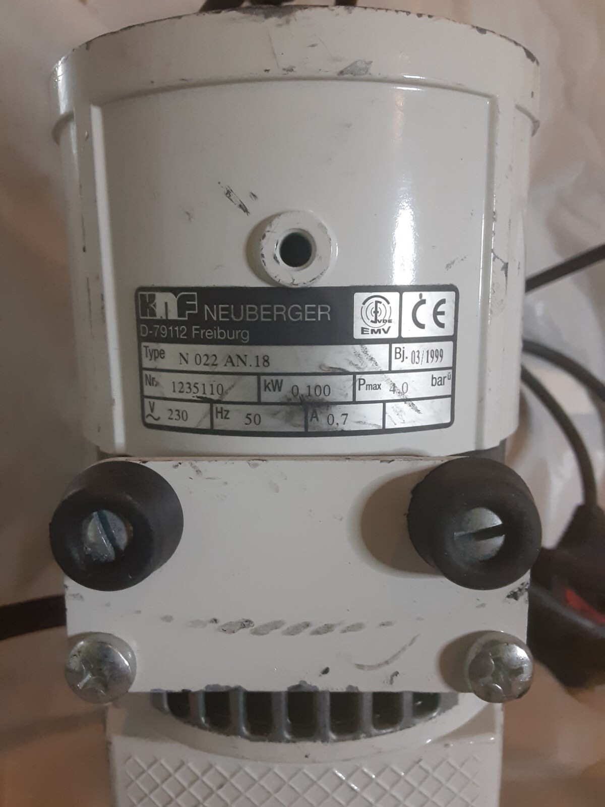 Neuberger Vacuum Pump 4.0 bar Laboratory "KNF" N022 AN18 208230V 50HZ