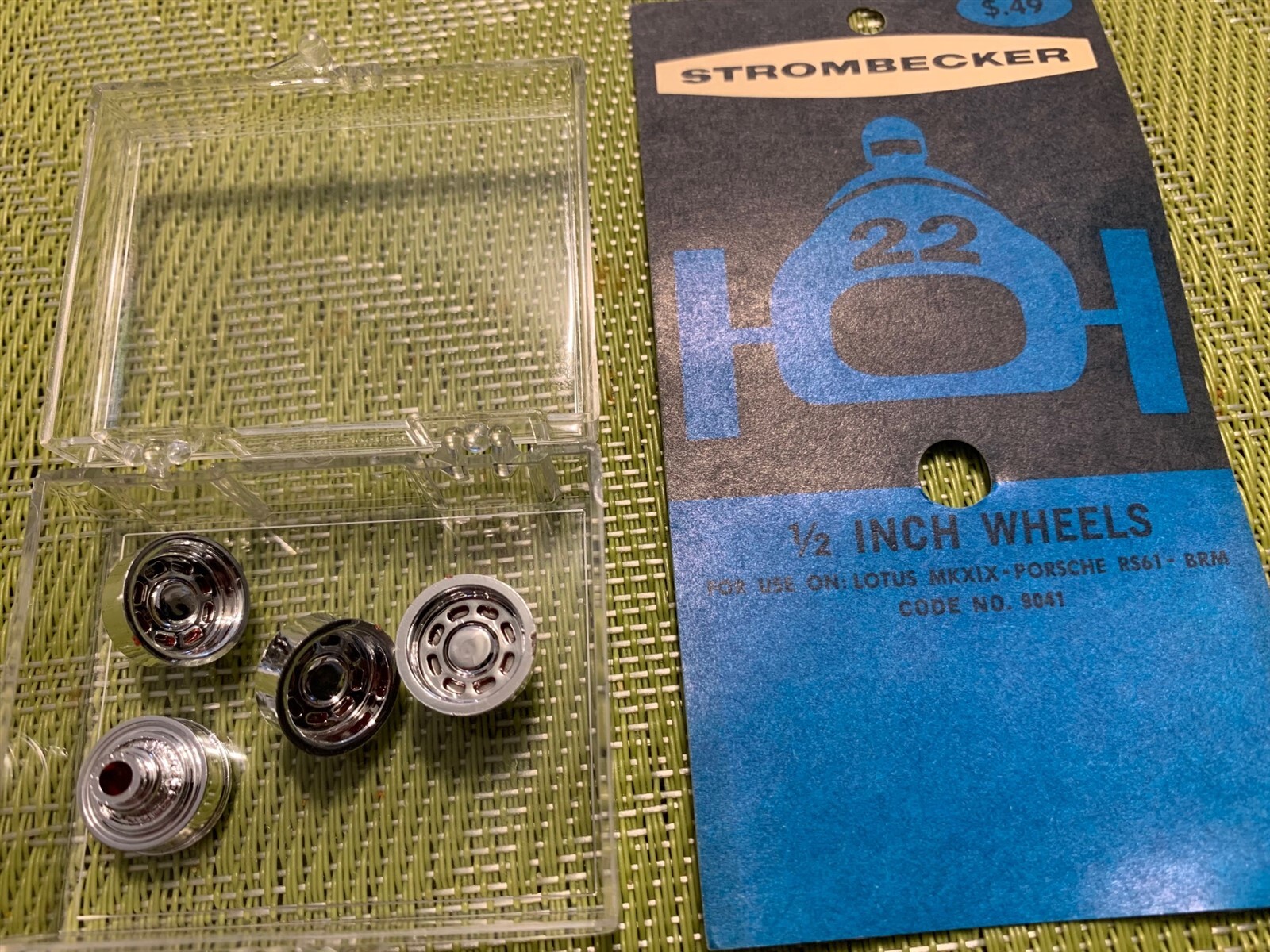 1/32 Strombecker 9041 SET OF 4 1/2" presson slot car wheels NOS MIP