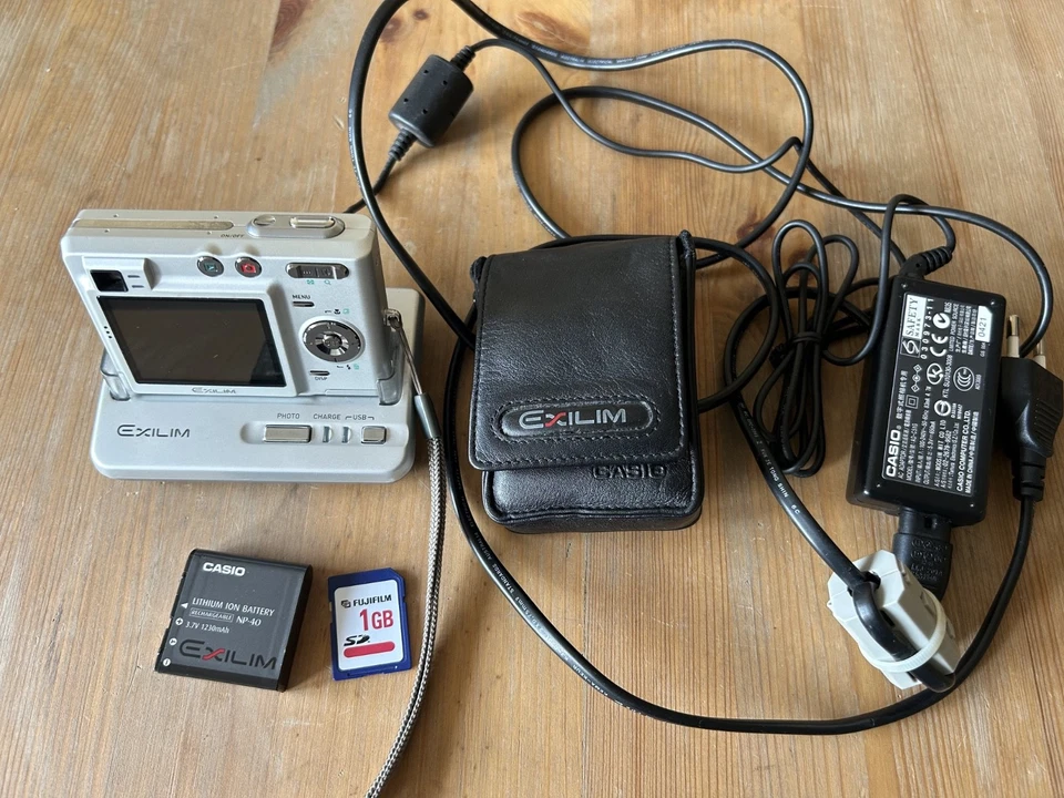 Casio Exilim EX-Z30 Digitalkamera – 3,2 MP, 3× optischer Zoom, Silber - TOP