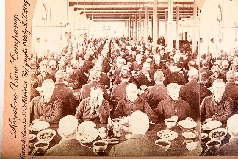 1899 Keystone Stereoview Photo 7x3½" - Soldiers' Home Dining Room Marion IN V29