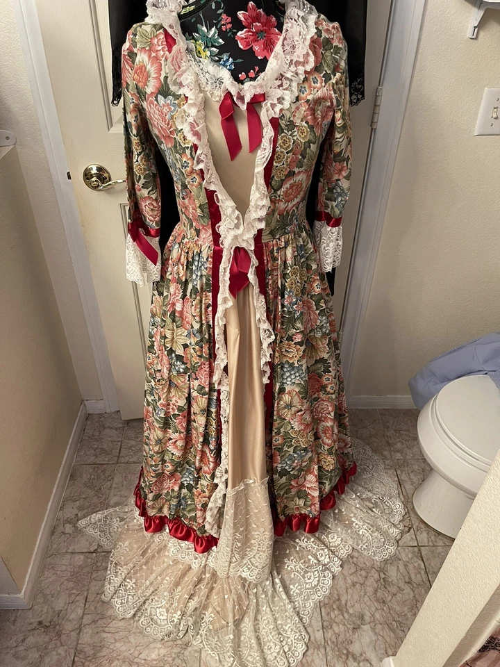 BrigtonQueeEliz, Renaissance Drs/S/M 17/1800 Tudors CC/universal studiosR$1095 Foto 2 de 4