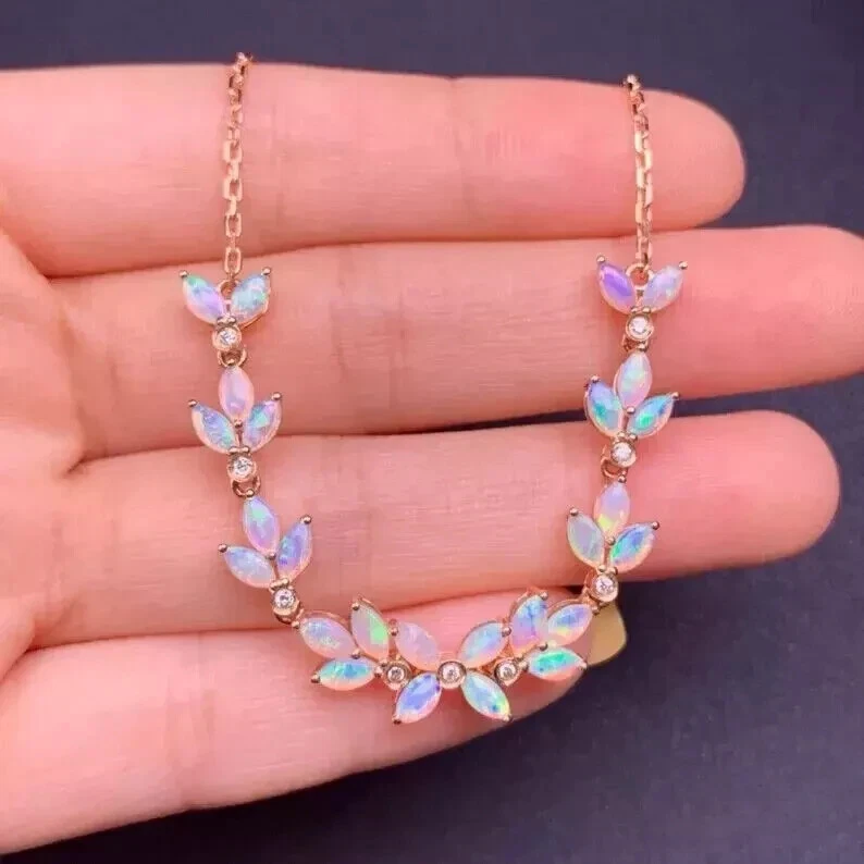 Brazalete para mujer de diamantes ópalo creados en laboratorio de corte marquesa de 7 quilates enchapado en oro rosa de 14 quilates Foto 3 de 4