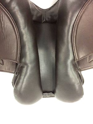 Selle de saut anglaise en cuir pleine fleur