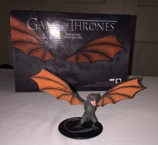dark horse game of thrones daenerys & drogon statuette