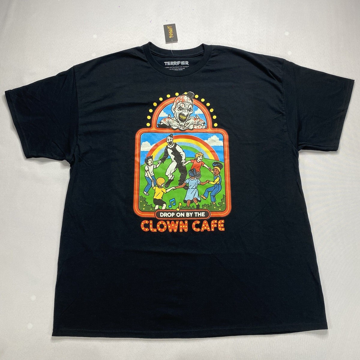 暗黒エンターテイメント　\"The CLOWN\" Tシャツ付き Terrifier Art The Clown Unisex Tee – Goodie Two Sleeves