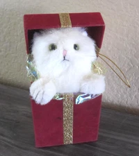 White Cat in Present Christmas Tree Hanging Ornament 2003 Fancy Feast