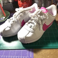 Nike Girls' White Pink Lace Up Comfort Sneakers Sports Low Top Size 3.5Y