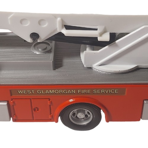 Corgi Classic 97392 Simon/Dennis West Glamorgan Fire Truck #1353/11500 - 9 1/2" - Afbeelding 3 van 22