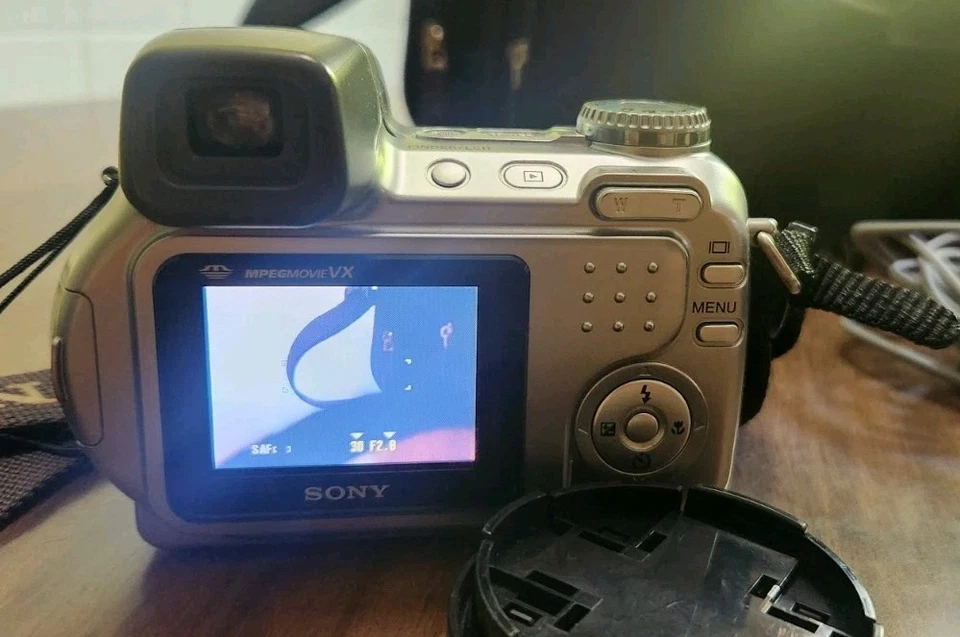 Paquete de cámara digital Sony Cyber-shot DSC-H2 6,0 MP plateada con accesorios FUNCIONA Foto 4 de 4