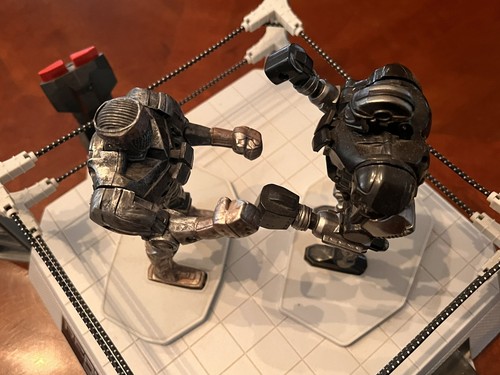 2011 Jakks REAL STEEL Battle Champions Robot Boxing Ring Atom & Zeus Robots - Afbeelding 9 van 12