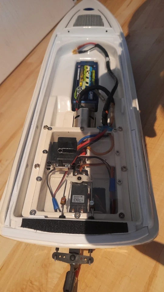 Graupner RHODE ISLAND RC- Luxusjacht - Bild 4 von 4