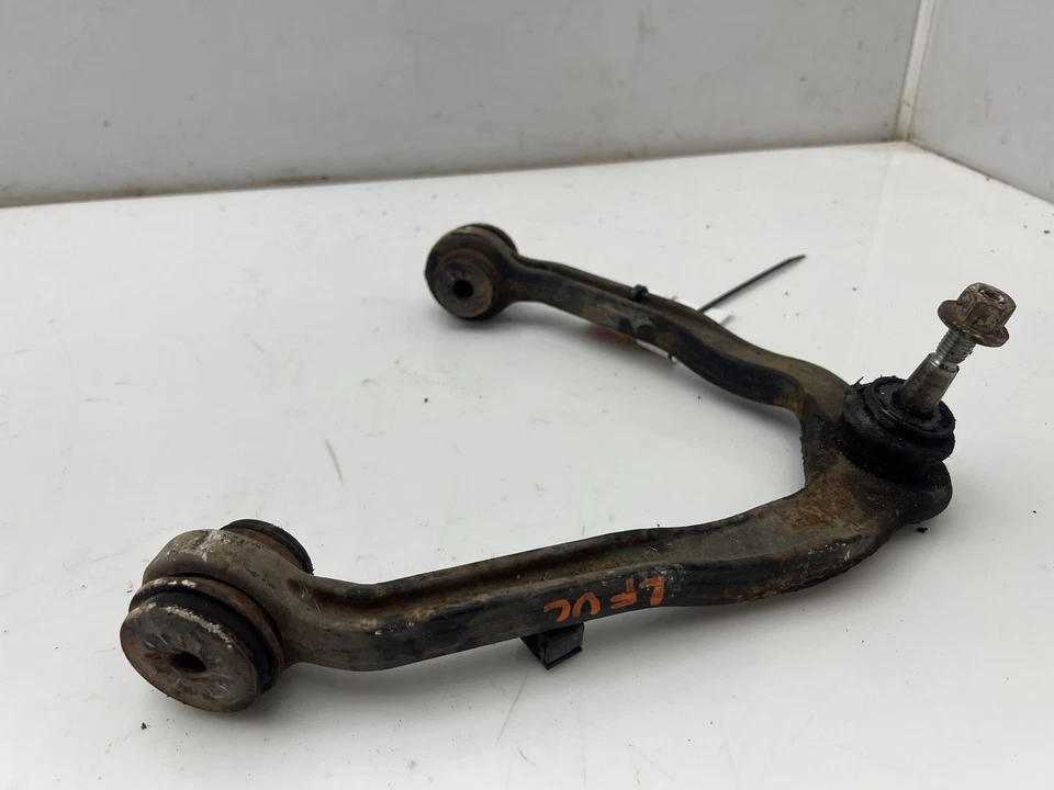 99-06 Silverado Sierra 1500 brazo de control superior delantero lado del conductor izquierdo 15864153 Foto 2 de 3