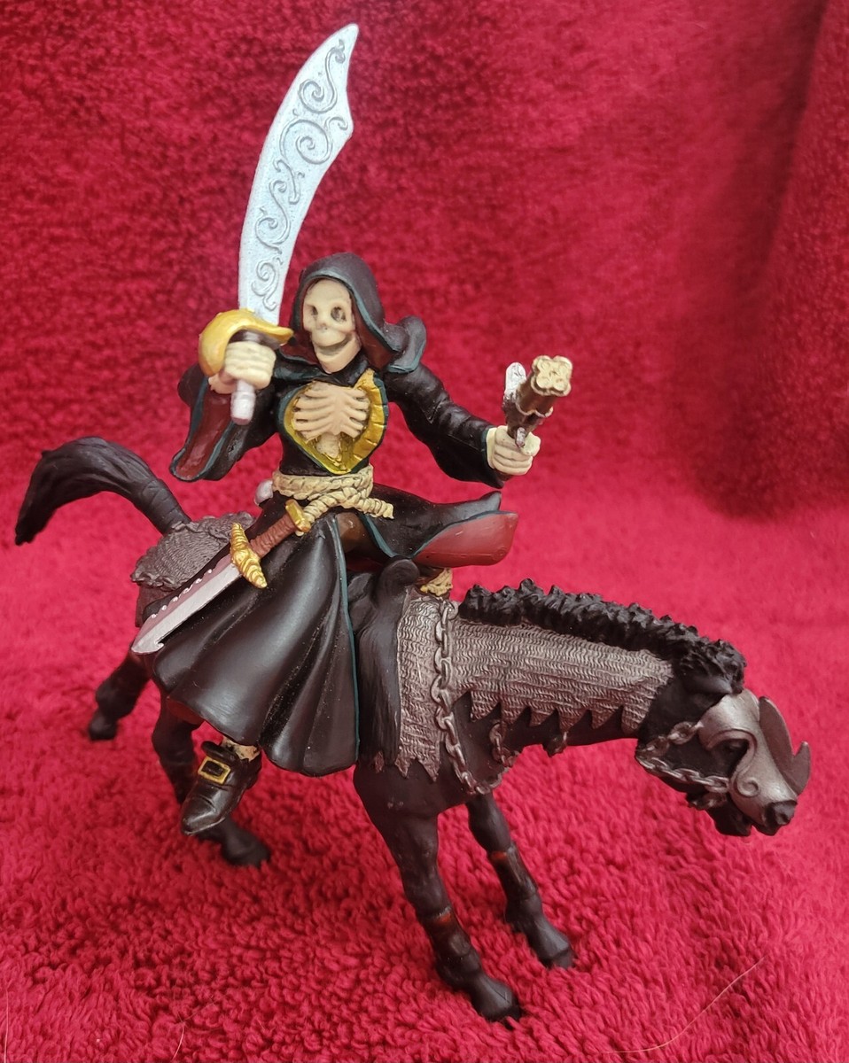 2005 Papo Skeleton Knight Medieval Sword/Gun 2002 Horse Fighter
