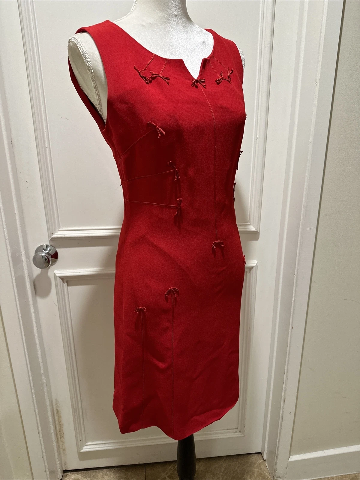 Abito Moschino economico e chic vintage anni '90 cara piccola guaina rossa con fiocchi 8