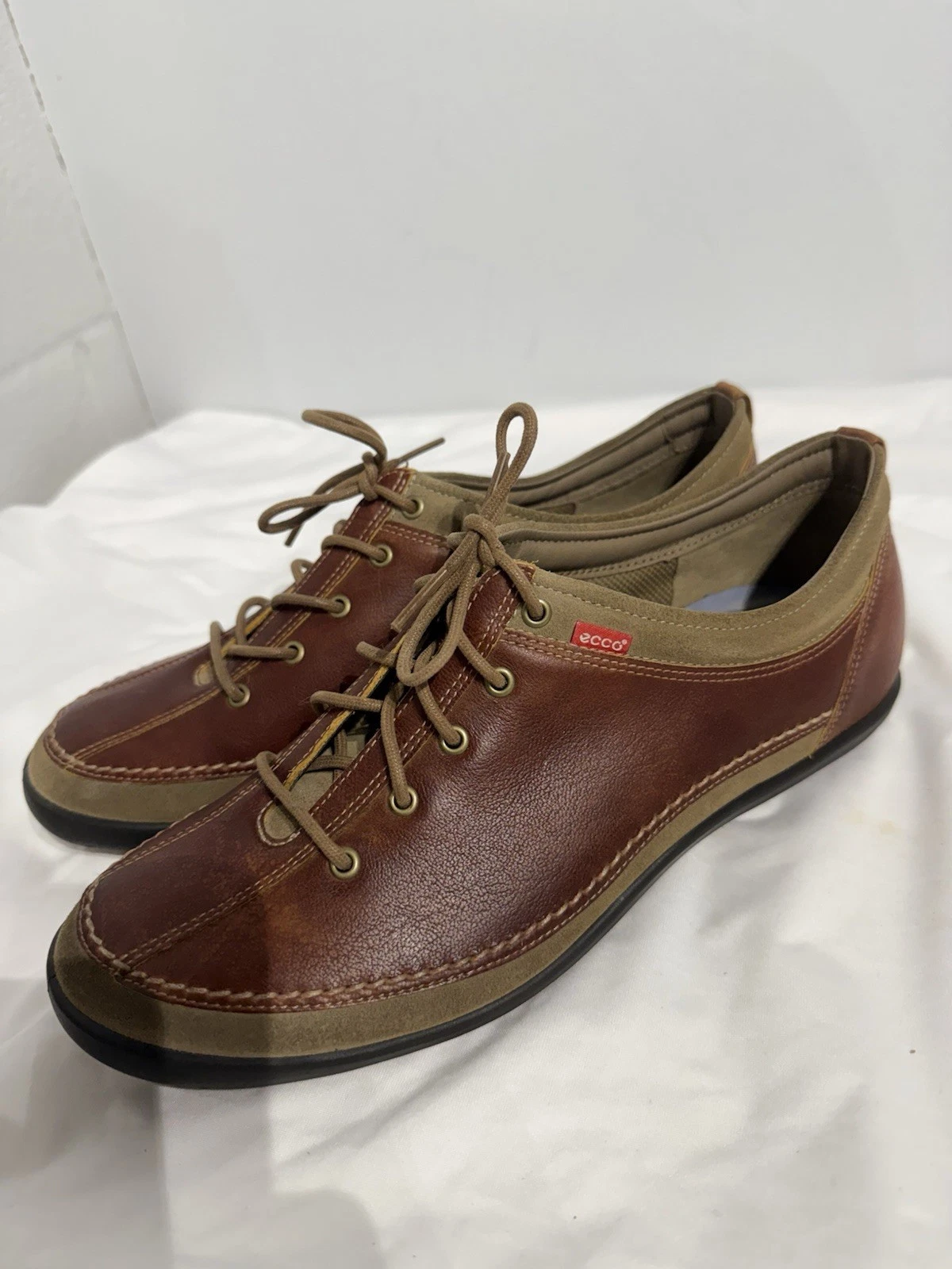 ECCO pelle bicolore taglia 10 10 5 US EU taglia 41