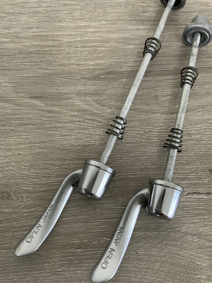 JUEGO DE PINCHOS DE LIBERACIÓN RÁPIDA SHIMANO 600 ULTEGRA 100-126/130 MM ESPACIADO 120 GRAMOS Foto 4 de 4