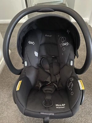maxi cosi capsule and base