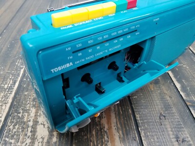 1995 Warner Bros Toshiba Bugs Bunny Looney Tunes Radio Cassette