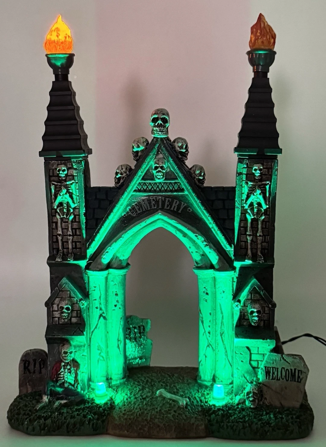 Lemax Spooky Town Cemetery Gate Lighted Halloween Village Sig. Collection READ
