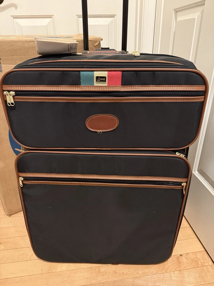 Maleta Equipaje Vintage Lark Negra Cuadrada 2 Ruedas Grande 27" + CAJA Original Foto 2 de 4