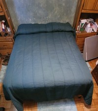 King Size Green Comforter   Fits Queen Bed w/ Extra Drape   See Wear Photos