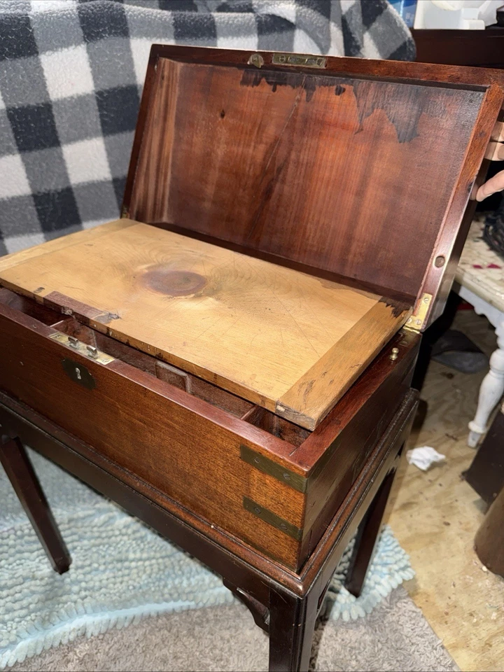 Antiguo escritorio de capitán americano de caoba de principios del siglo XIX Foto 3 de 4