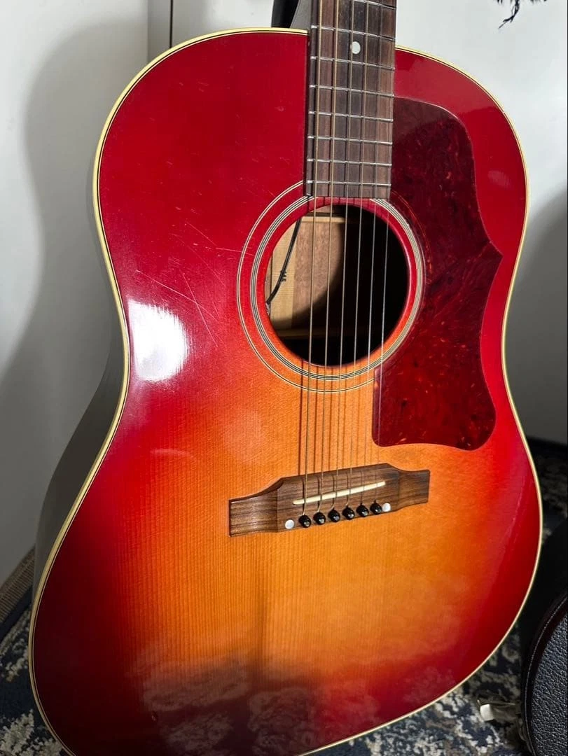 Gibson Custom Shop 60s J-45 2010 Cherry Sunburst Acoustic Electric con estuche