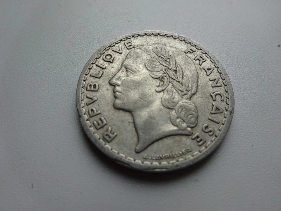 5 FRANCS LAVRILLIER en ALUMINIUM 1946 C la + cotée après 1945 C 1948 B et 1952 - Photo 2/2