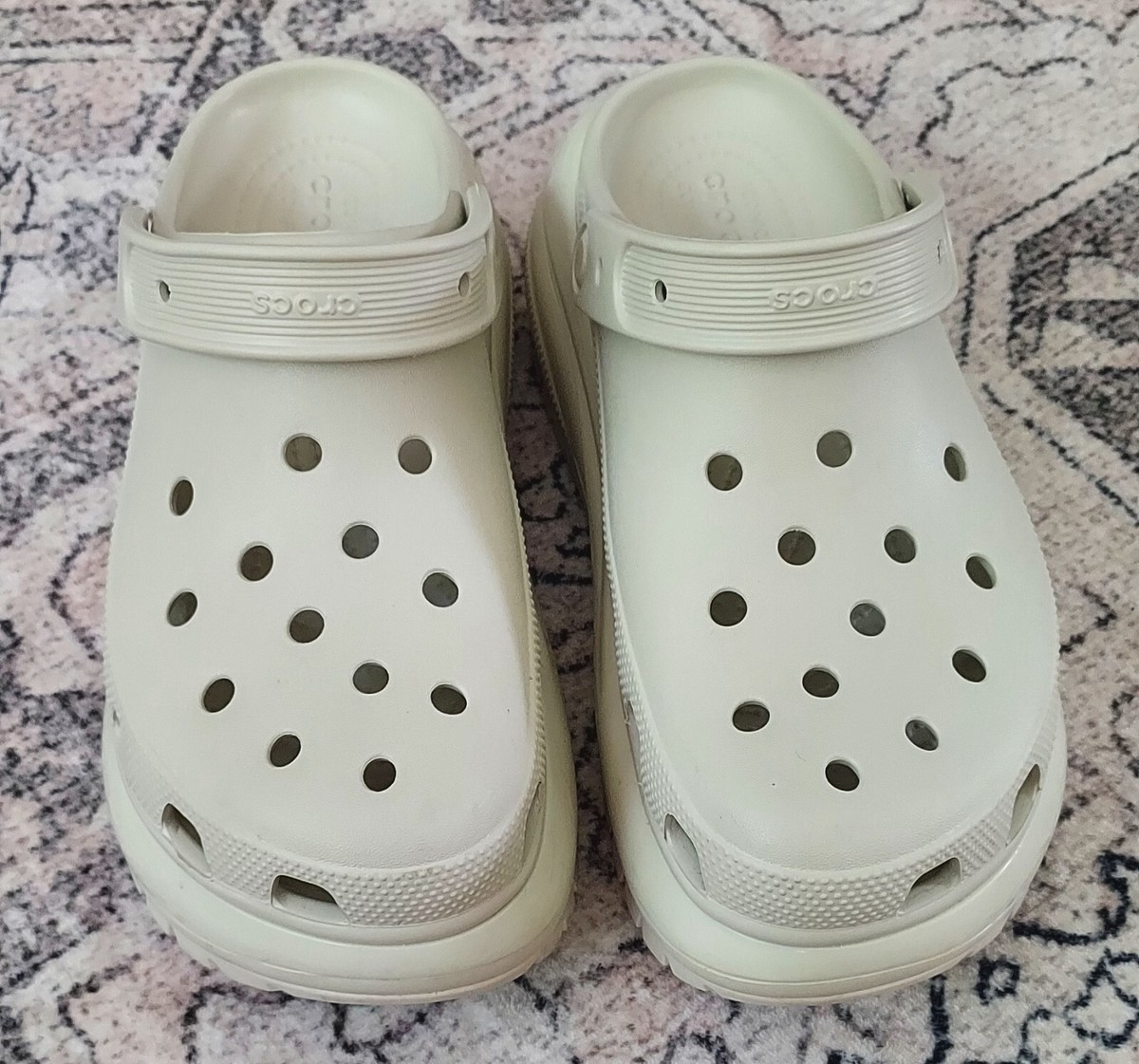 国内配送 CROCS CLASSIC MEGA CRUSH CLOG WHITE Crocs x MCM Mega Crush Clogs 'White Silver' MEXDAMM08WT