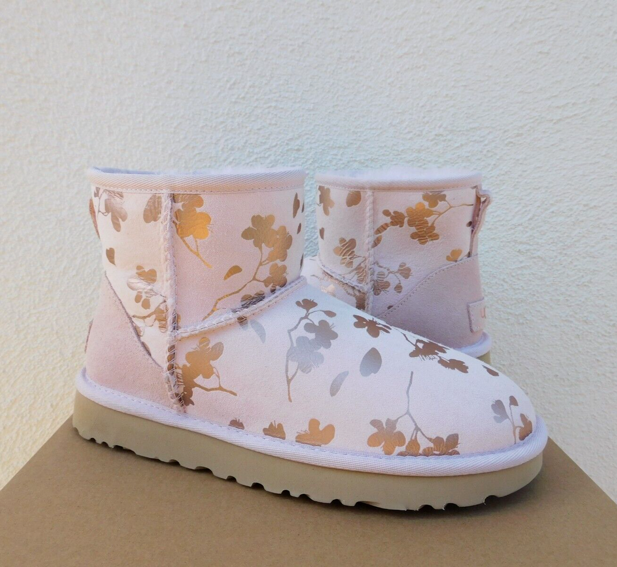 UGG PINK CLASSIC MINI FLORAL FOIL SHEEPSKIN BOOTS, WOMEN US 5/ EUR 36 ~NEW