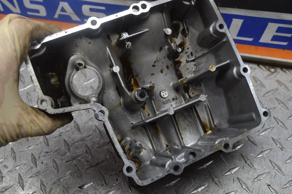 2218 CUBIERTA DEL CÁRTER DE ACEITE INFERIOR DEL MOTOR 03 YAMAHA R6 R 6 R6S YZF ENVÍO GRATUITO A EE. UU. Foto 4 de 4