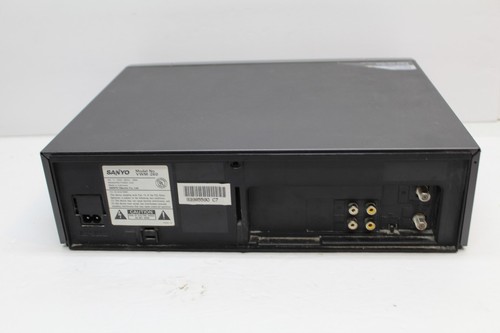 Sanyo VWM-260 VCR w/Cables - TESTED No Remote - Picture 3 of 4