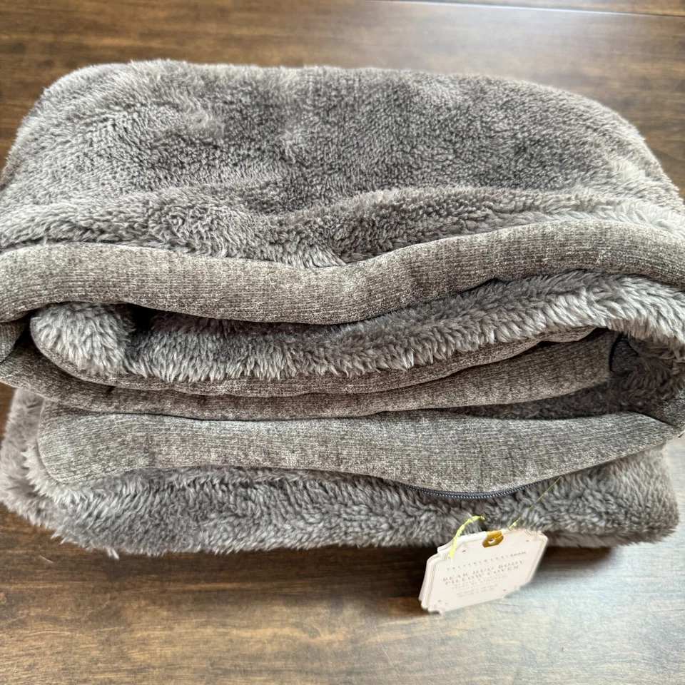 CAPA DE TRAVESSEIRO CORPO SHERPA ABRAÇO URSO ADOLESCENTE CELEIRO CERÂMICA 52 X 19" ~ CARVÃO - Imagem 4 de 4