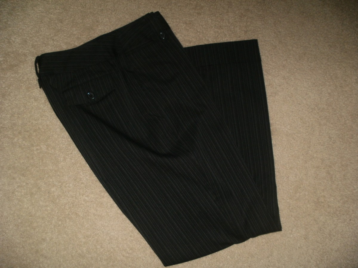 Ladies DRESS/CASUAL Black Pinstripe PANTS By LA VITA SIZE 10