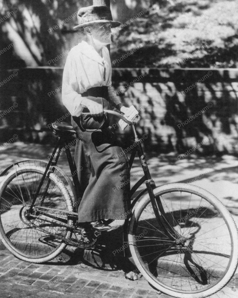 Old lady cheap bicycle