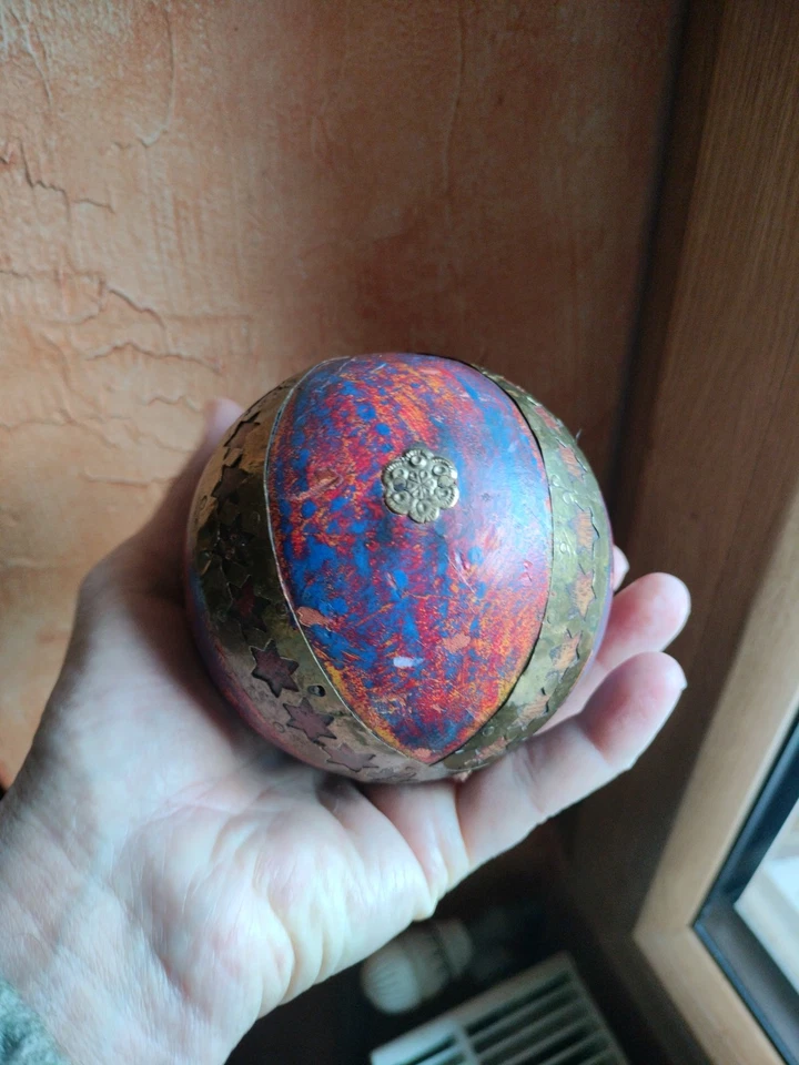 Boule ancienne en bois et laiton vintage Inde 1970 - Photo 2/4