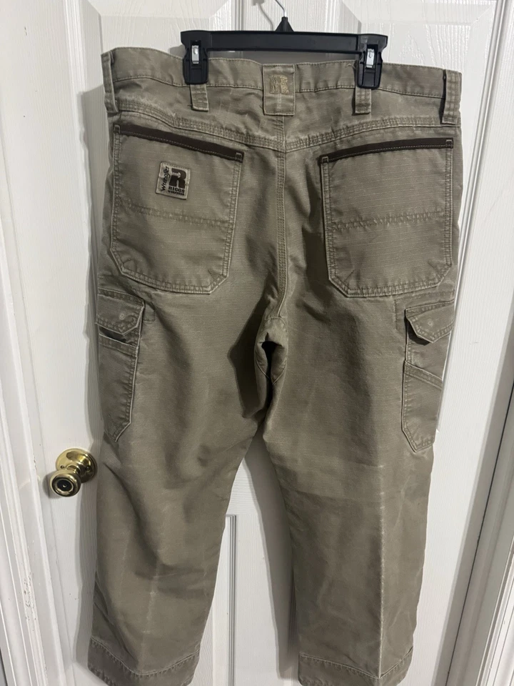Calça cargo masculina de algodão cáqui Wrangler Riggs Workwear tamanho 35x30 - Imagem 2 de 4