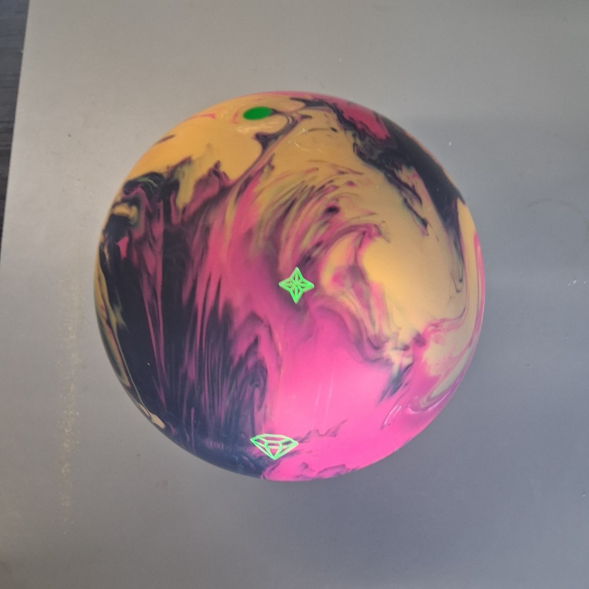 Roto Grip Magic Gem 1ST QUALITY bowling ball 15 LB. NEW IN BOX