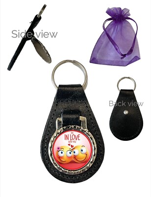 I m In Love With You Emoji s Schlüsselanhänger echt schwarz Leder gewölbt in Geschenktüte
