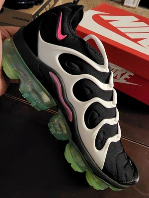 vapormax plus hyper pink