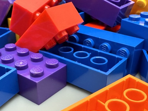 LEGO Brick 2x4 3001, Red, Purple, Blue, Yellow & Orange, 20 Of Each = 100 Pieces - Picture 9 of 15