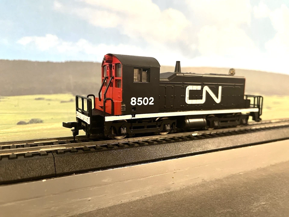 HO Scale Model Power, Diesel Locomotive, Canadian National, Black #8502 Switcher - Image 4 of 4