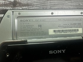 PSP Go PlayStation PSP-N1001 Black Portable Game Console w Charger - Tested