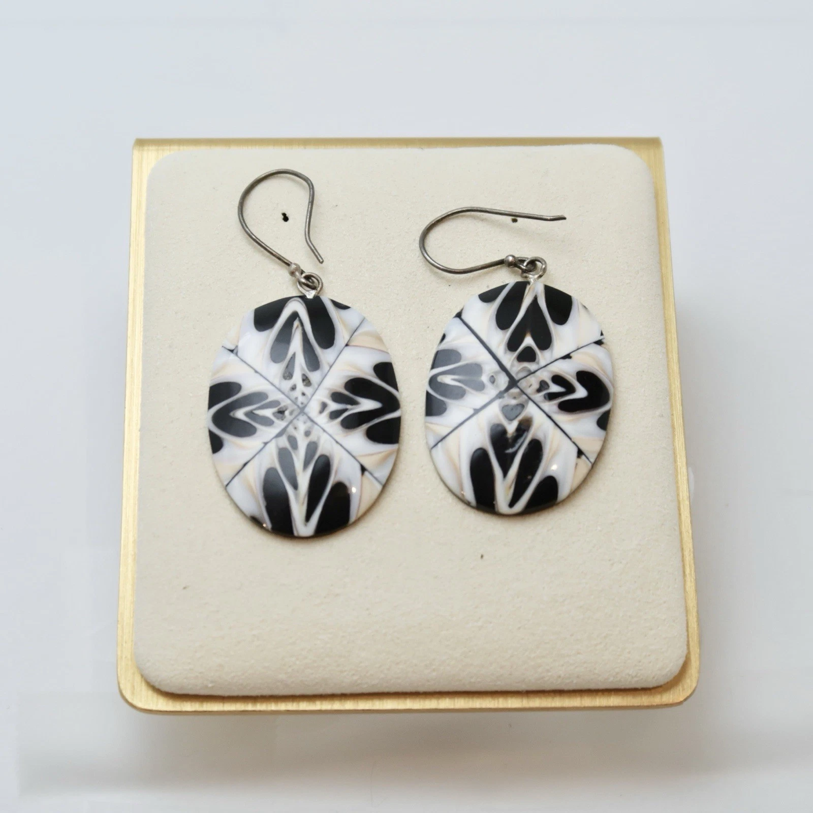 Mother of Pearl Shell Handcrafted Unique Swirl Vintage Drop Earring Jewelry E31