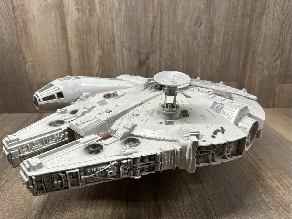 Veículo Vintage Millennium Falcon Star Wars Trilogia Original 2004 Hasbro - Imagem 2 de 4