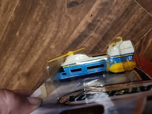 2001 MATCHBOX - SKY BUSTERS - AMBULANCE TRANSPORT HELICOPTER RARE blue - Picture 4 of 4