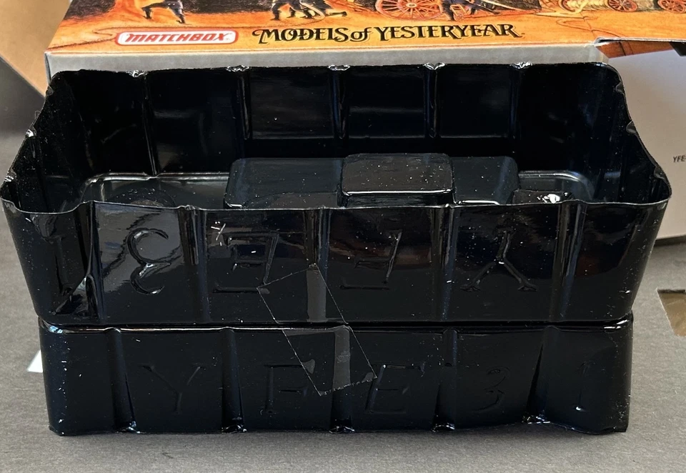 Matchbox 1932 Mercedes L5 Spotlight Generator Fire Truck YYM37632, NEW IN BOX - Image 4 of 4