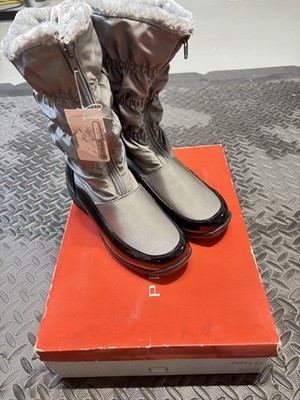 Predictions Thinsulate Insulated Woman s Winter snow  Boots size 7.5 New In Box
